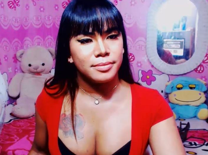 Asian tranny keeping her members in line on Cam4
