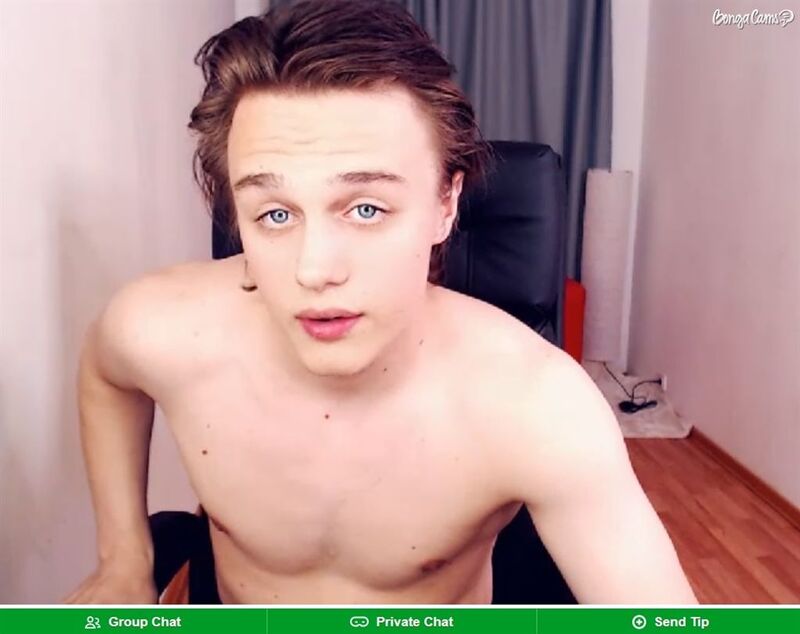 Hot Russian model preparing to dance for his guests on Bongacams