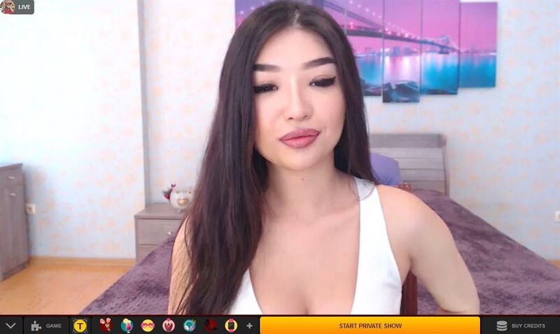 Pretty Asian cam girl looks for friends at LiveJasmin.com